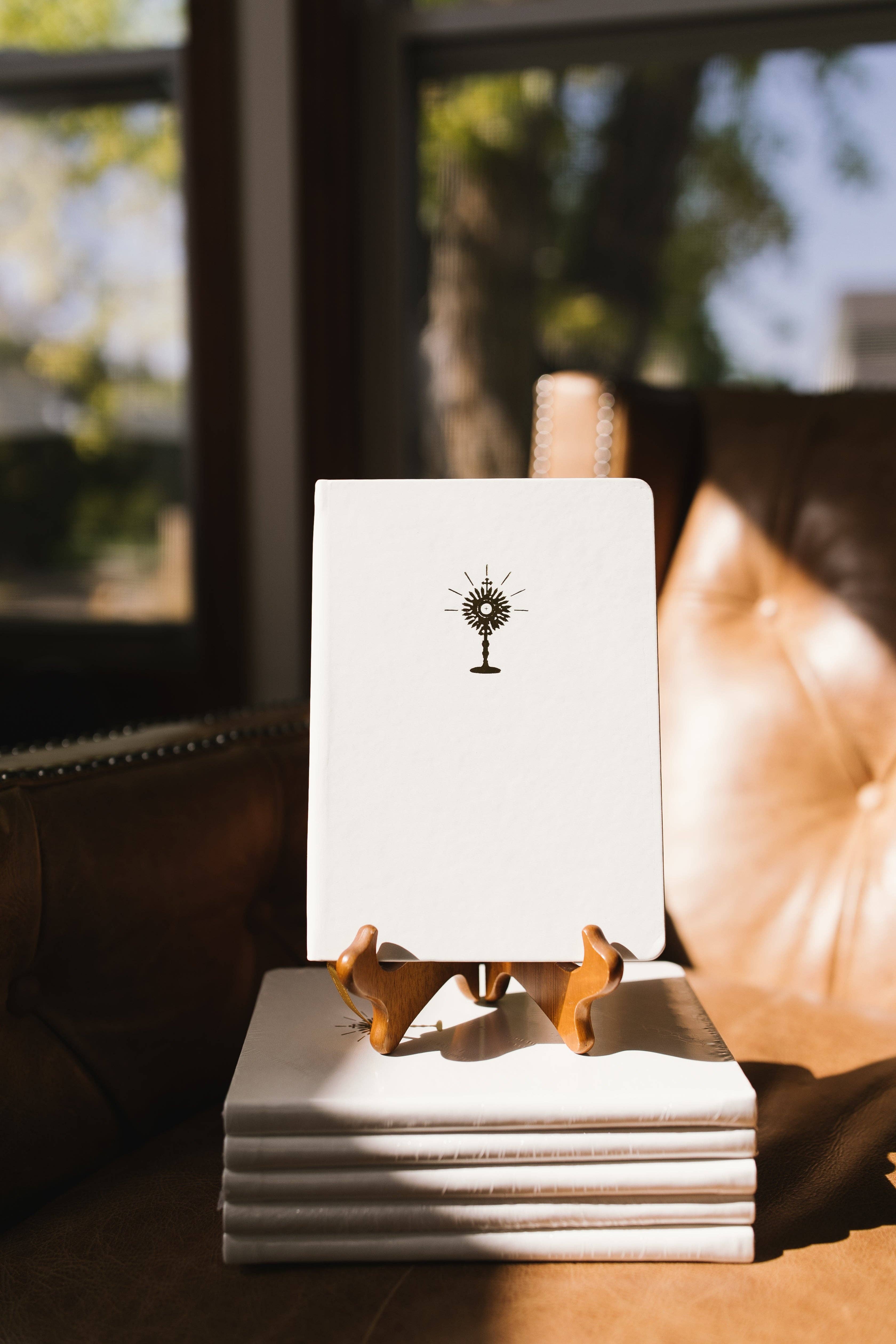 Elisa M Torres - Artist & Designer – Großhandel Notizbücher – Freue dich Notizbuch - Goldene Eucharistie-Design9