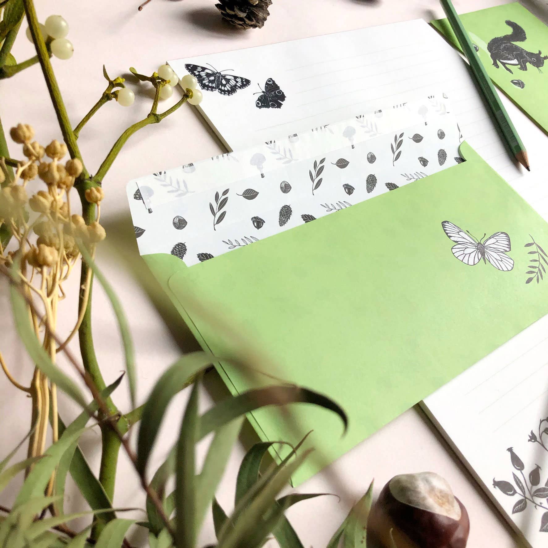 Katja Rub - Wholesale Stationery/Notecard Set - Stationery Set Forest, A4 Notepad & 10 Envelopes1