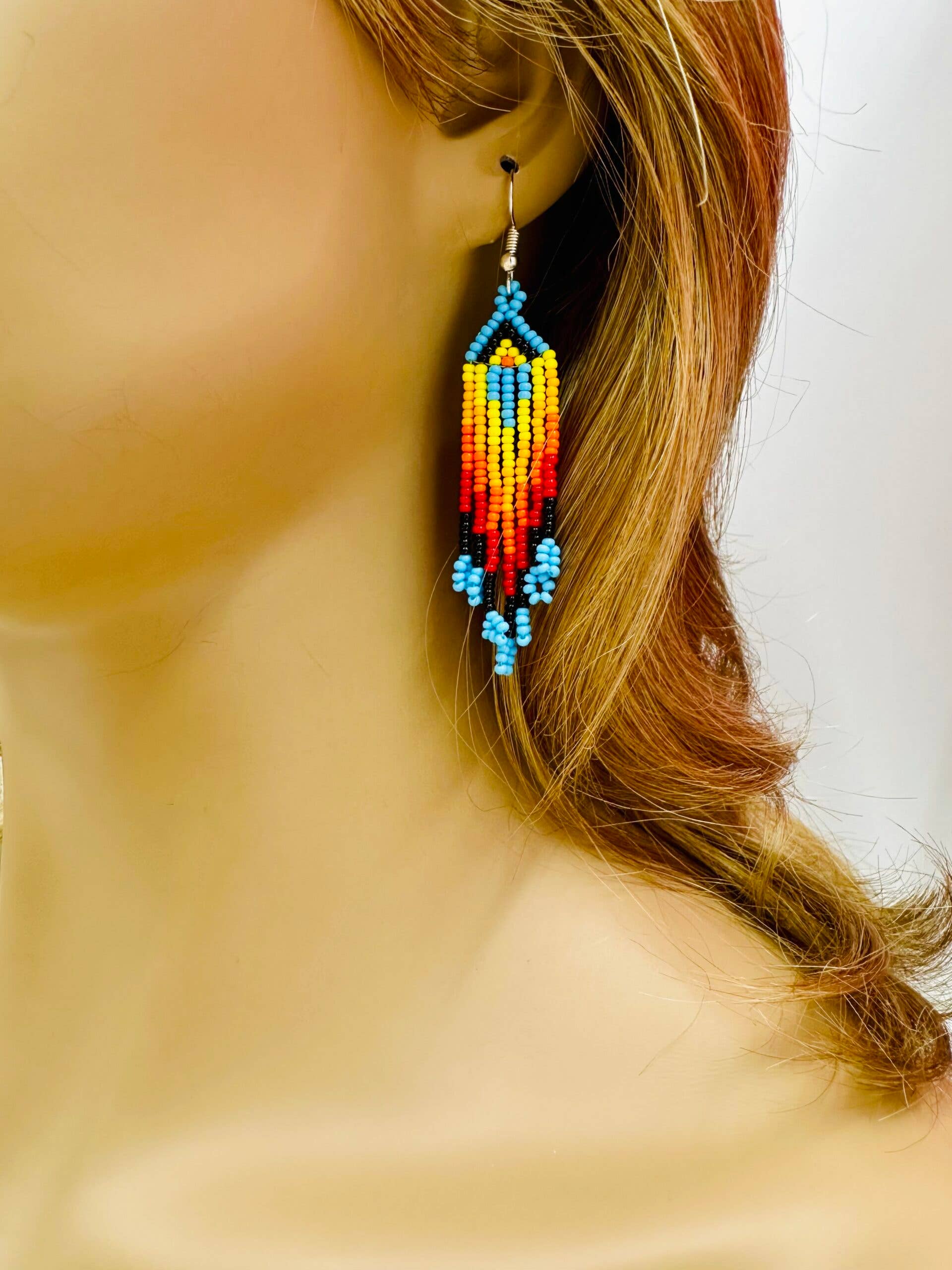 BEADS CORNER – Großhandel Schmucksets – Handgefertigtes Perlenohrset mit schwarzen cyanblauen Adlern3