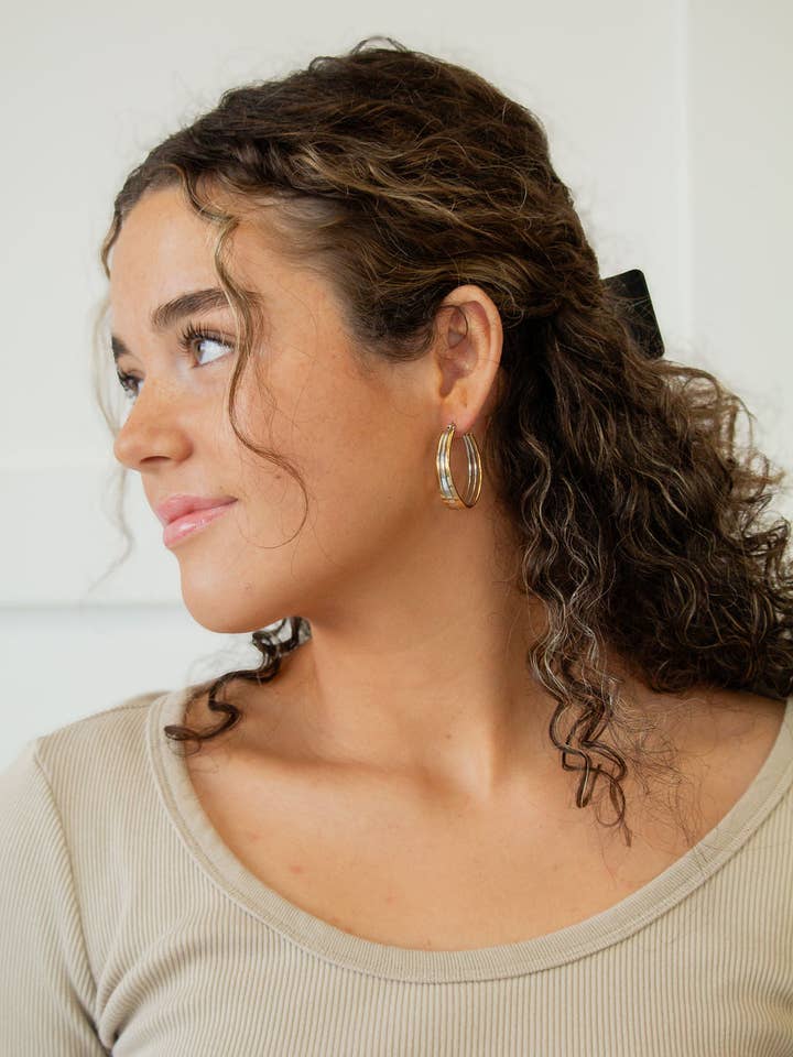 Grote tweekleurige hoepels voor wholesale door Shop Andi