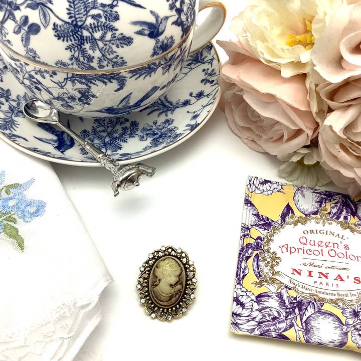 All Little Cute Things - Wholesale Broche - Jane Austen Cameo sieradenbroche met elegante geschenkdoos2