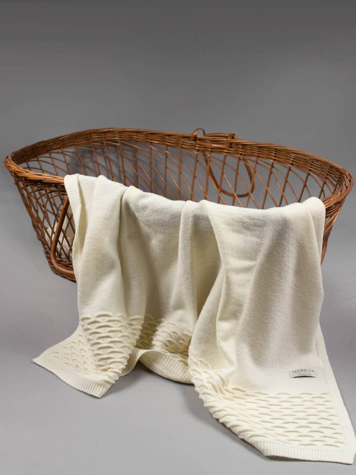 Baby waves blanket for wholesale by Tecmalha Knitwear