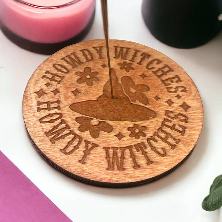 Brûle-encens en bois fait main Howdy Witched pour la vente par Ghoul Mom Designs