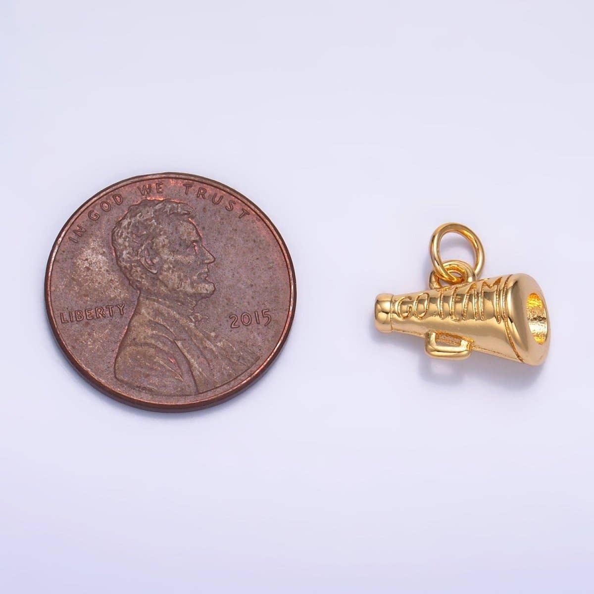 Aim Eternal – Engroshandel Vedhæng/charm – 24K Guld Fyldt "Go Team" Script Indgraveret Megafon 3D Multidimensionel Charm | W2322