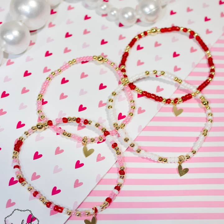 Bracelet en perles plaqué or avec breloque CŒUR pour la vente par Locked by Lula 'n' Lee