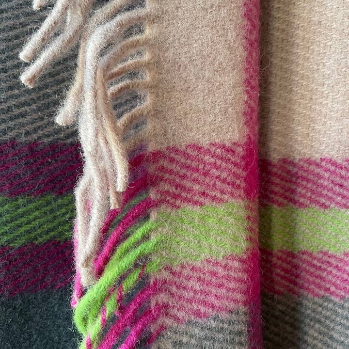 WoolOnly - Vendita all'ingrosso Plaid - Coperta in lana 100% lana scozzese a quadri rosa / grigio 150x205 cm5