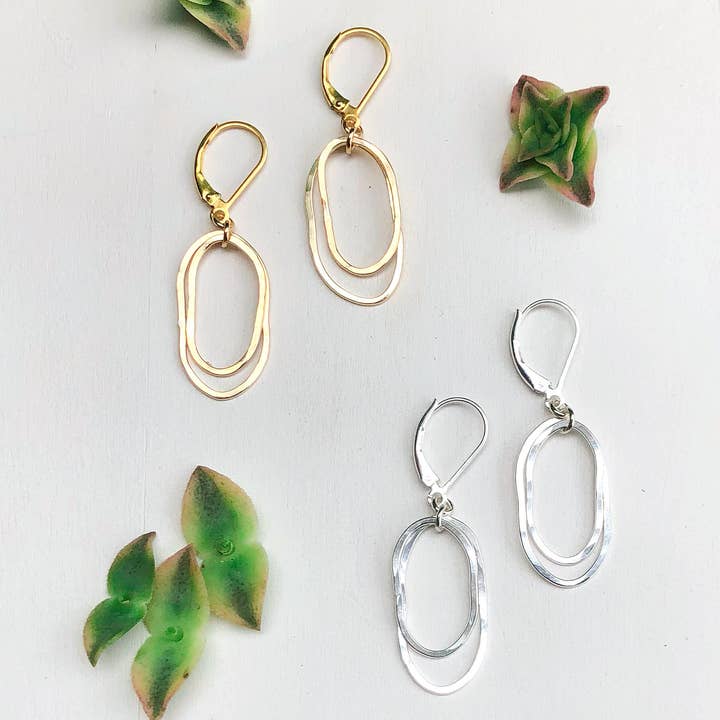 Enkla flammörhängen, staplade ovala droppar, silver eller guld för wholesale av Freshie & Zero
