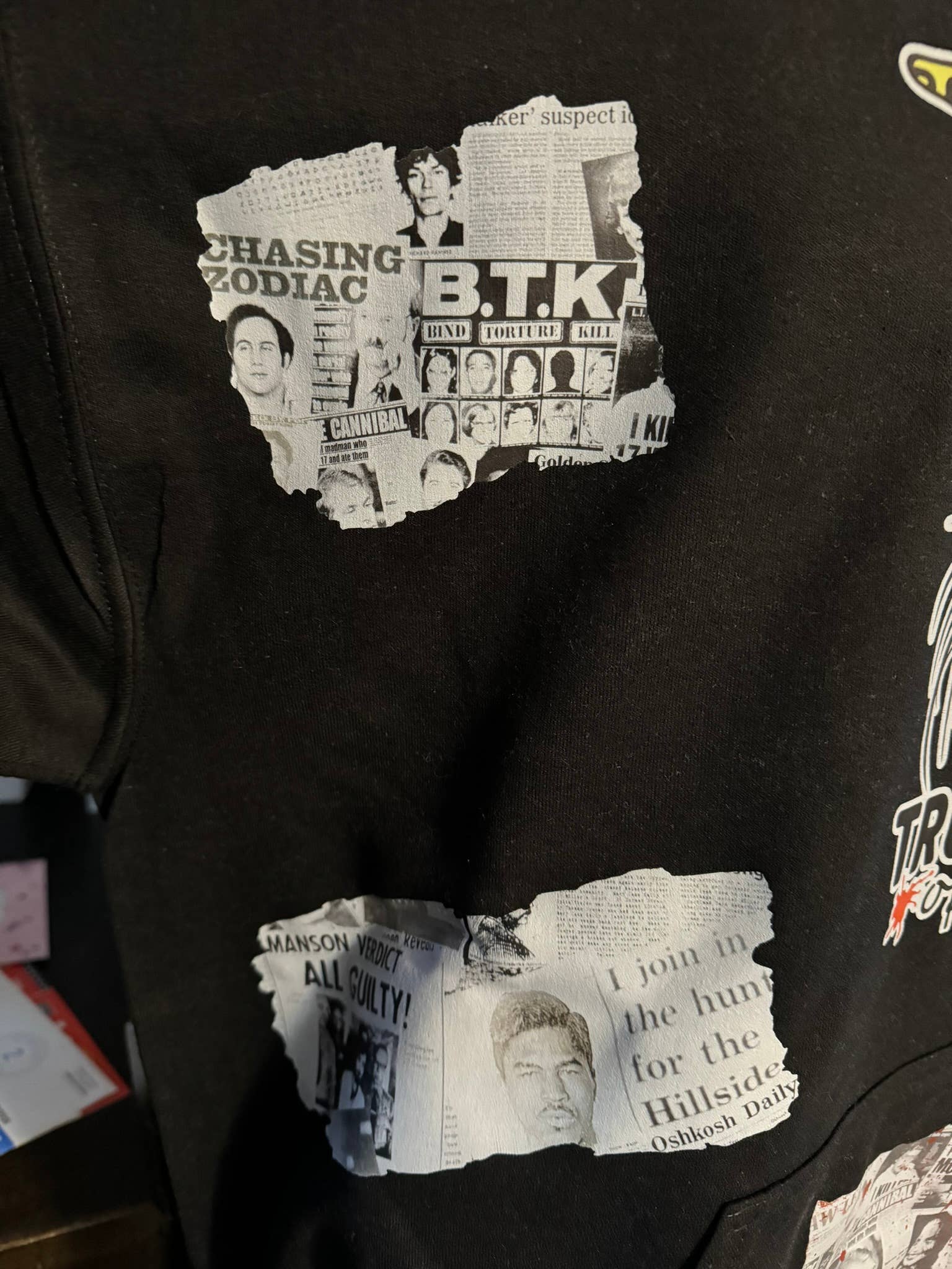 Zombie Paws – wholesale Hoodie - Dam – True Crime Obsessed Hoodie Med Nyheter Klippbilder3