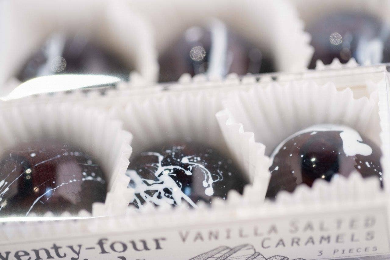 Twenty-Four Blackbirds - Wholesale Chocolate Box - Vanilla Salted Caramels 3 pc2