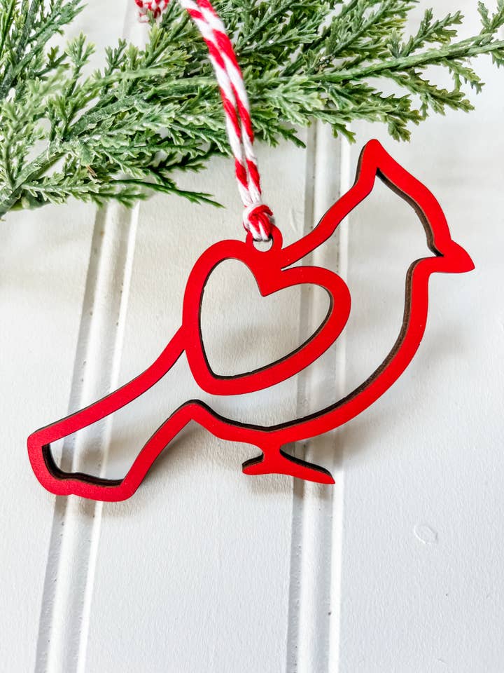 Ornement de Cœur Cardinal (Messager Céleste) pour la vente par Country Roads Rustic Decor