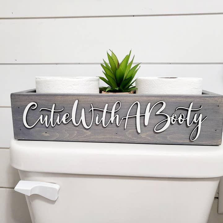 Boîte de toilette 3D Cutie with a Booty - Décor de salle de bain drôle pour la vente par TJSCUSTOMFURNITURE