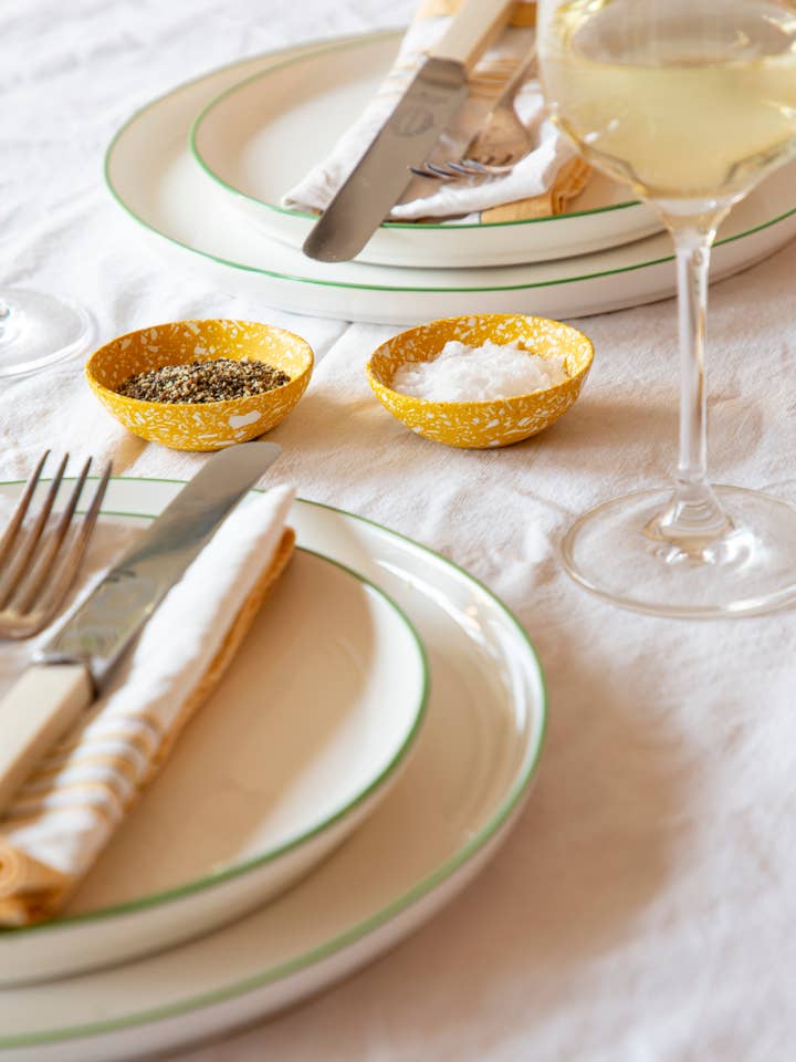 Pentole da pizzico giallo per la vendita all'ingrosso da parte di Rose Works LDN