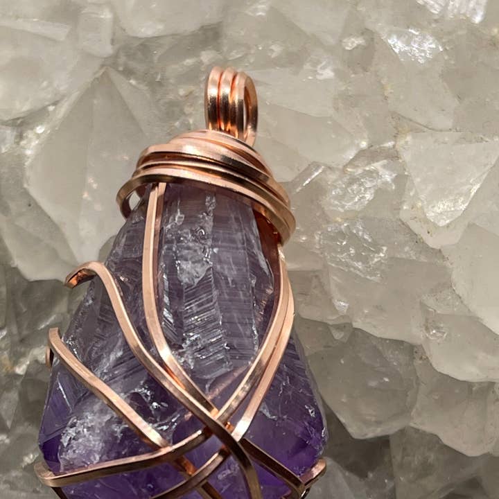 Medium ametist koppartråd inslagna hänge för wholesale av Best South Gems
