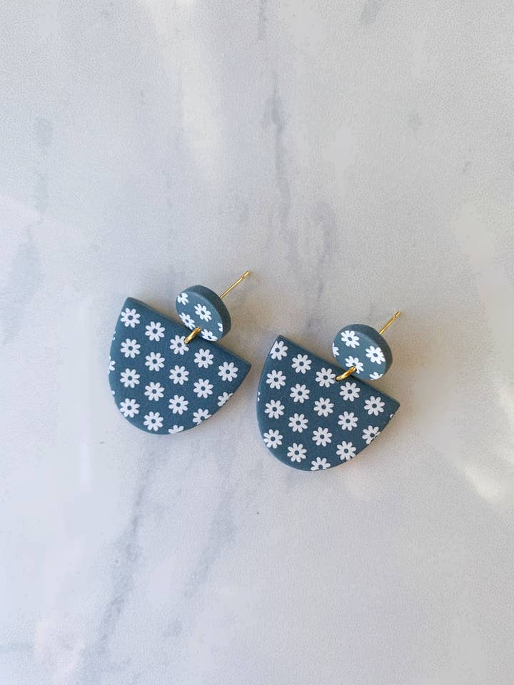 Addison Drop oorbel in marineblauw voor wholesale door Clay By Denae