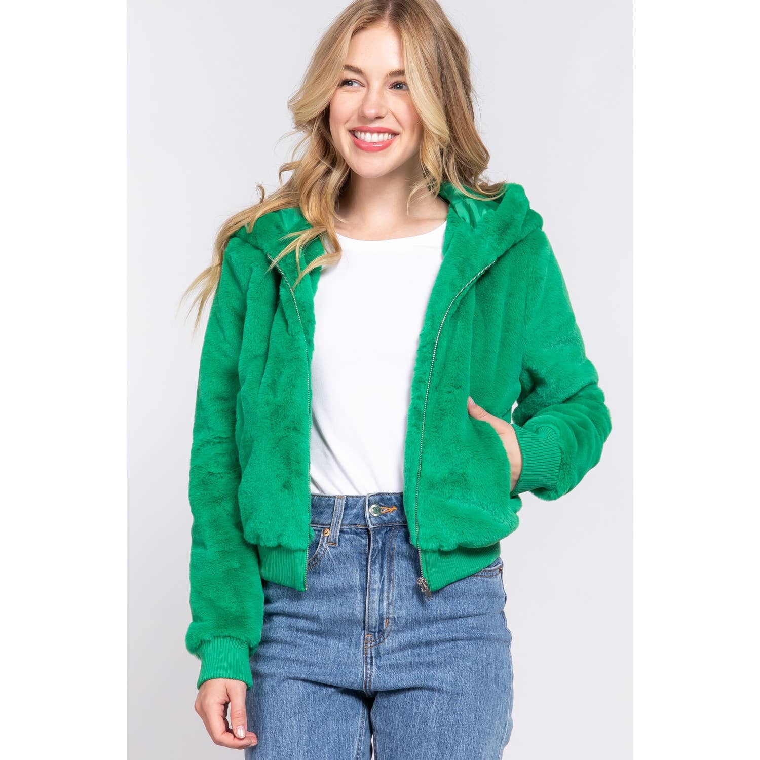 HiteJeans - Vente Veste – femme - VESTE À CAPUCHE ZIPPÉE EN FAUSSE FOURRURE1