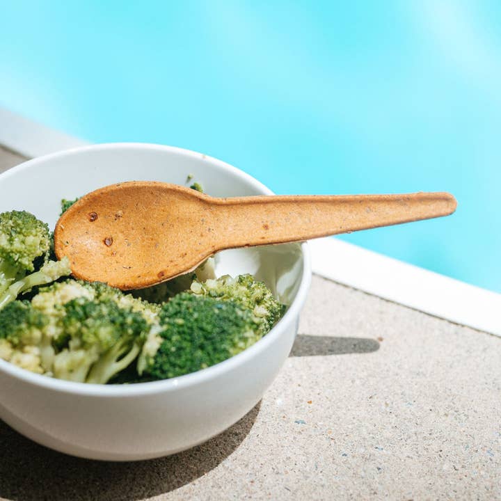 Large Edible Spoons - in Flavors (50 count) for wholesale by incredible eats