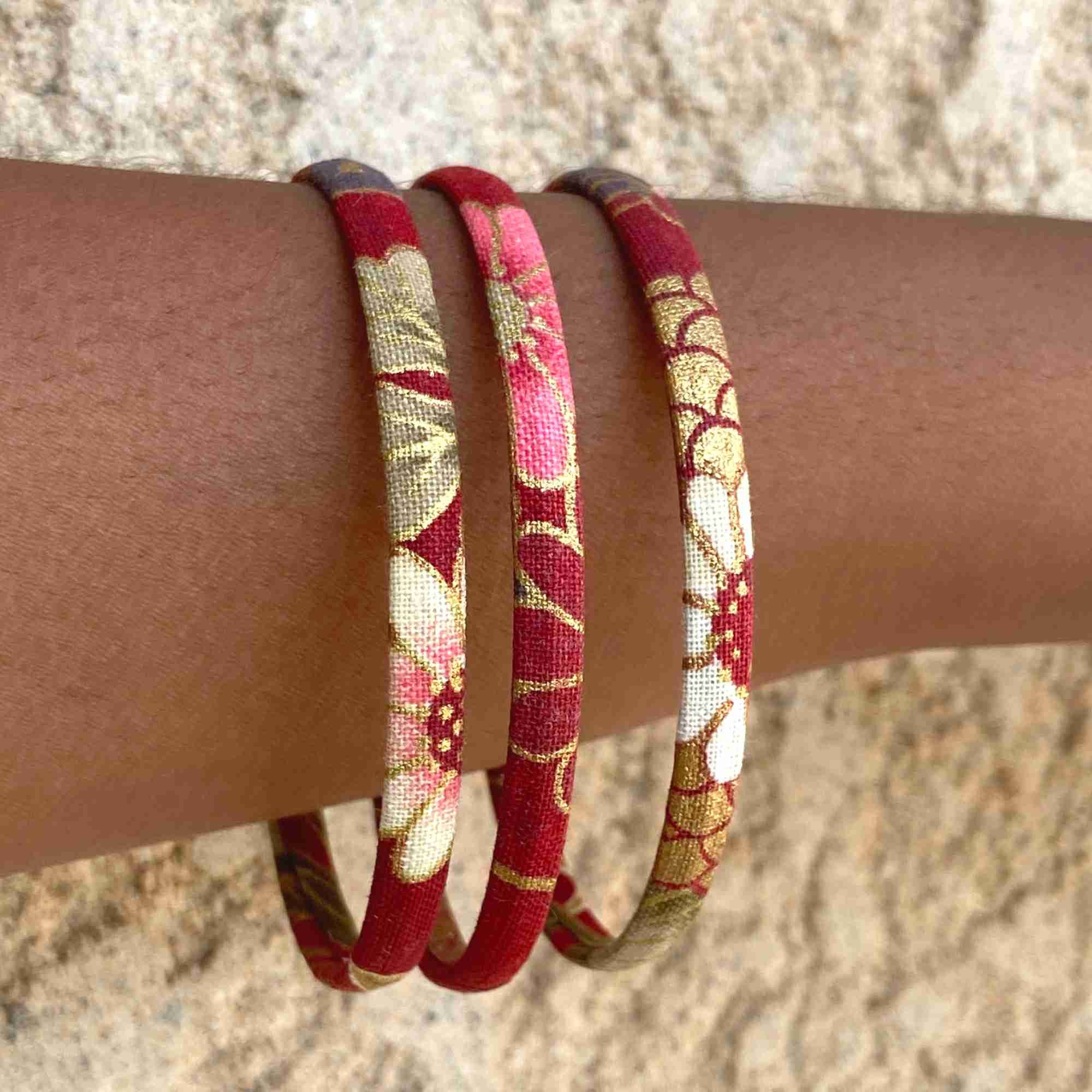 Melokane - Wholesale Bangle Bracelet - Flat bracelet in Japanese fabric Kiku gold on red background2
