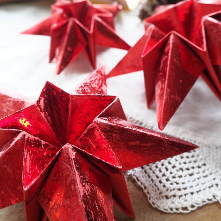 Joyful Array – Großhandel Weihnachtsschmuck – Weihnachtssterndekoration aus metallischem rotem Papier2