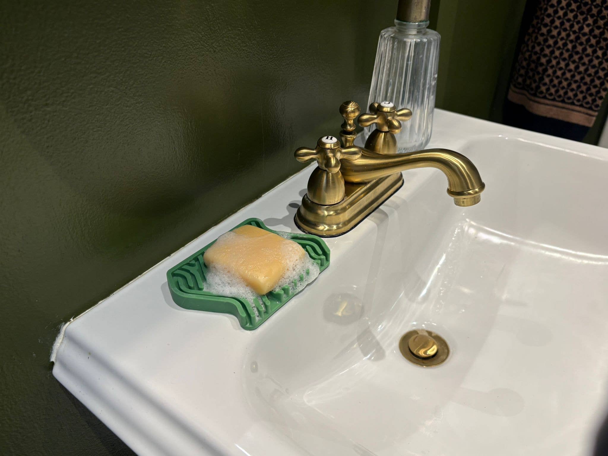 Multi Colored Soap Dish - Premium Silicone Soap Dish / Soap Tray for wholesale on Faire5