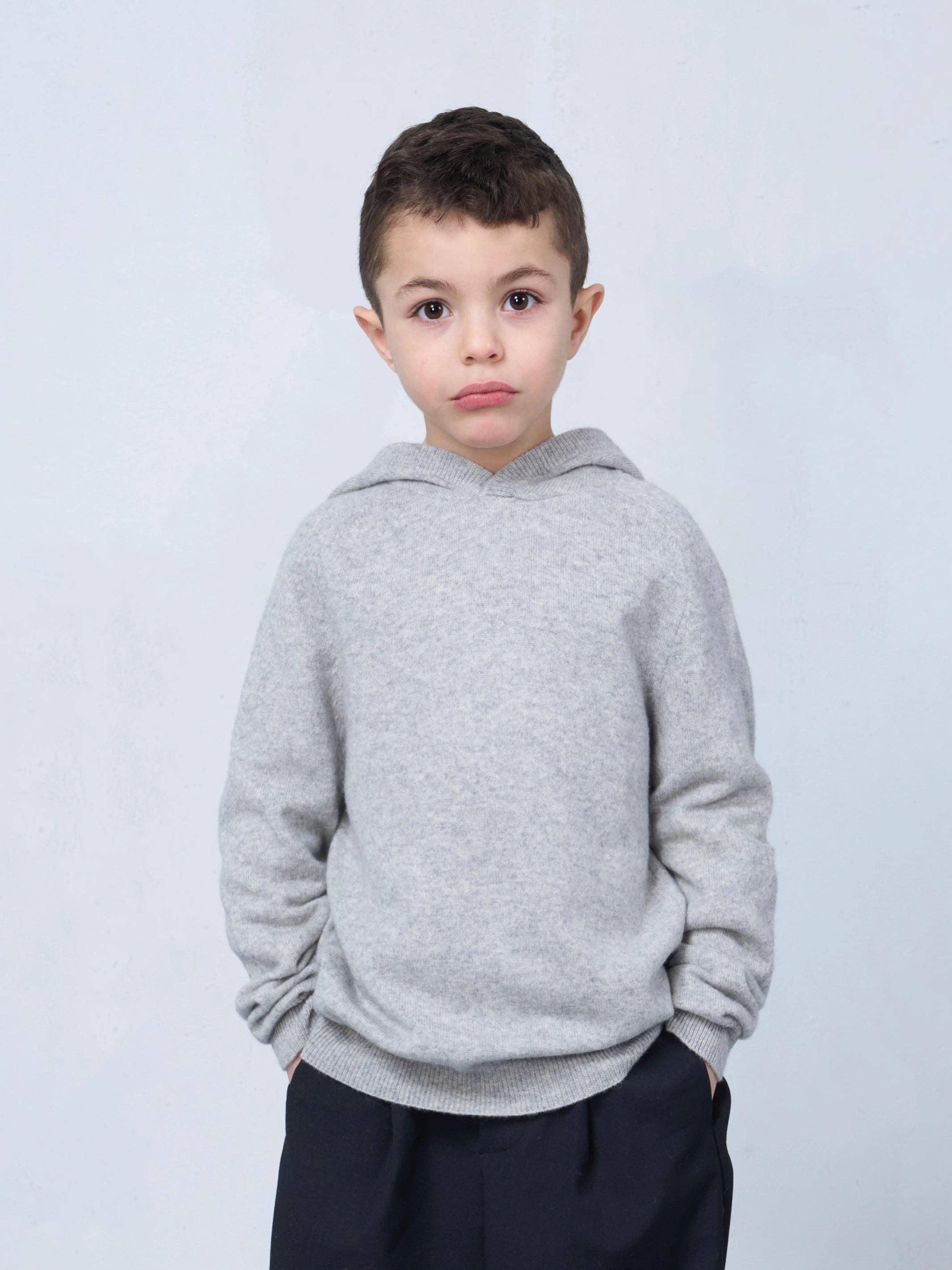 bobbin & tricot - Vente Sweat à capuche – enfant - SWEAT À CAPUCHE EN CACHEMIRE GRIS POUR ENFANT2
