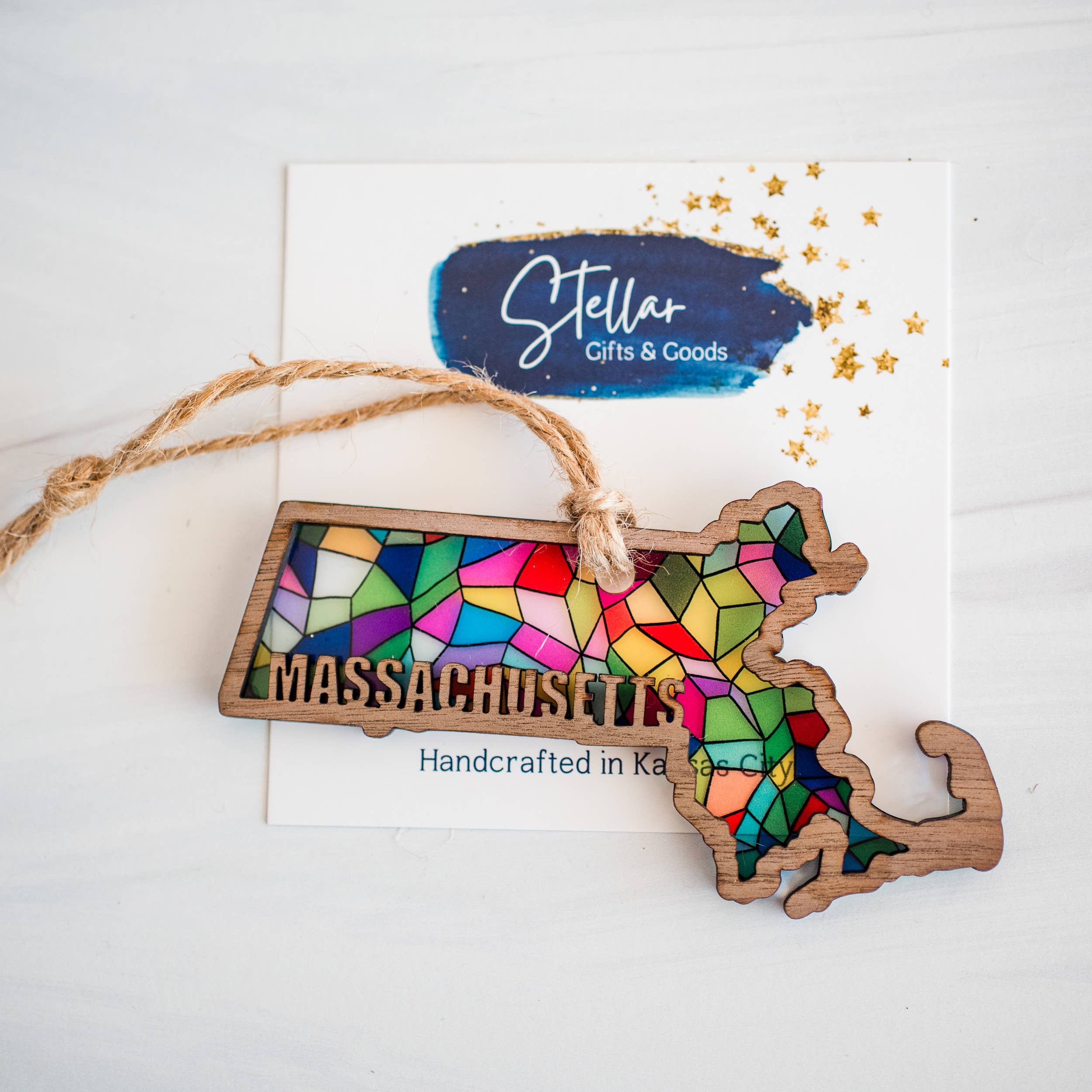 Stellar Gifts & Goods Wholesale - Vente Objets de décoration - Ornements - Vitrail Fête d'État - Noël Local25