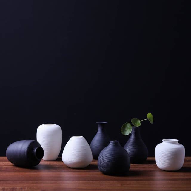 Sweet Home Deco – Großhandel Vasen – Keramische Blütenvasen, schlichte Blumenvase in Weiß/Schwarz 10