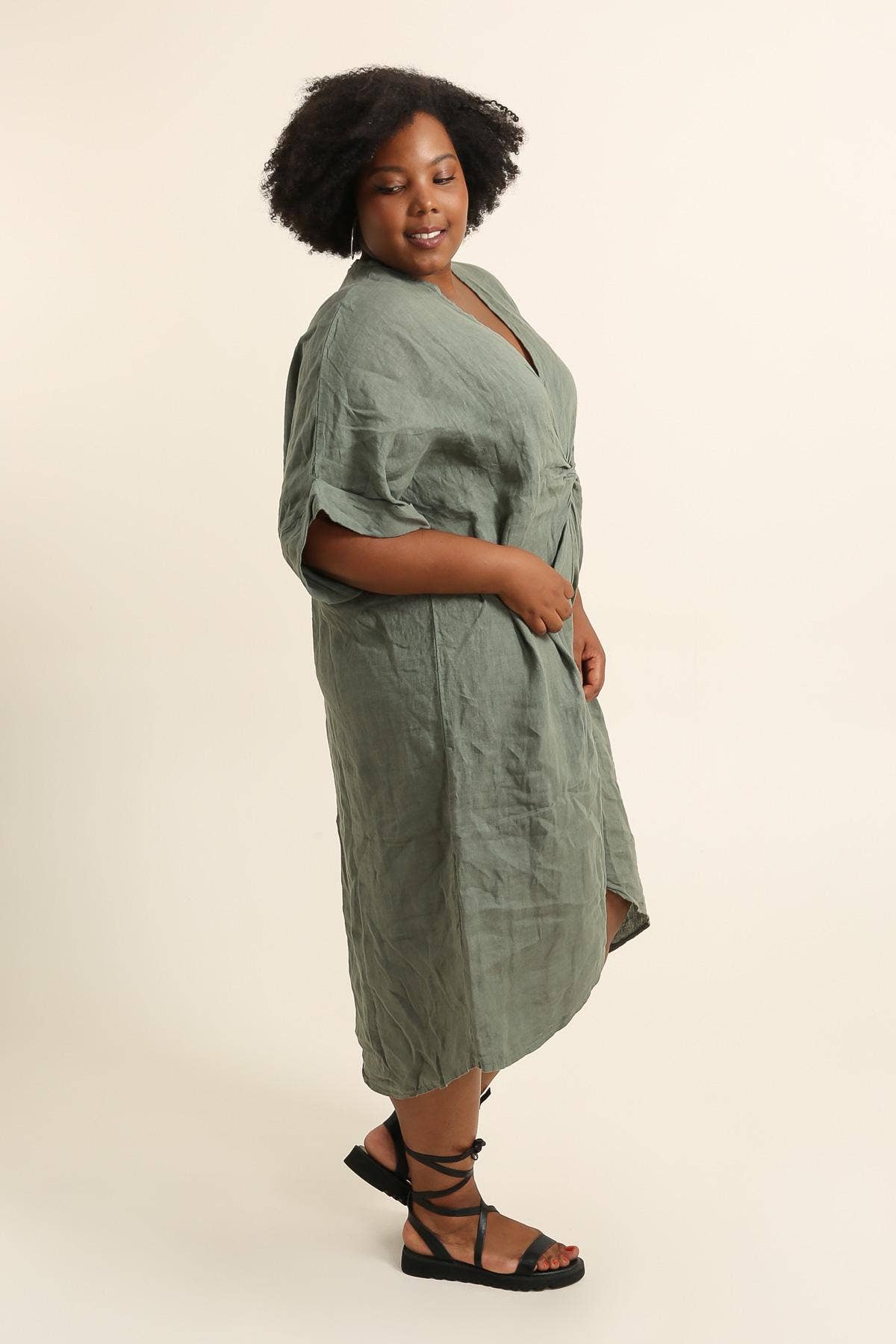 Lea & Luc - Grandes Tailles - Wholesale Dress - Women's - Plus size linen dress V neckline SKU 790926