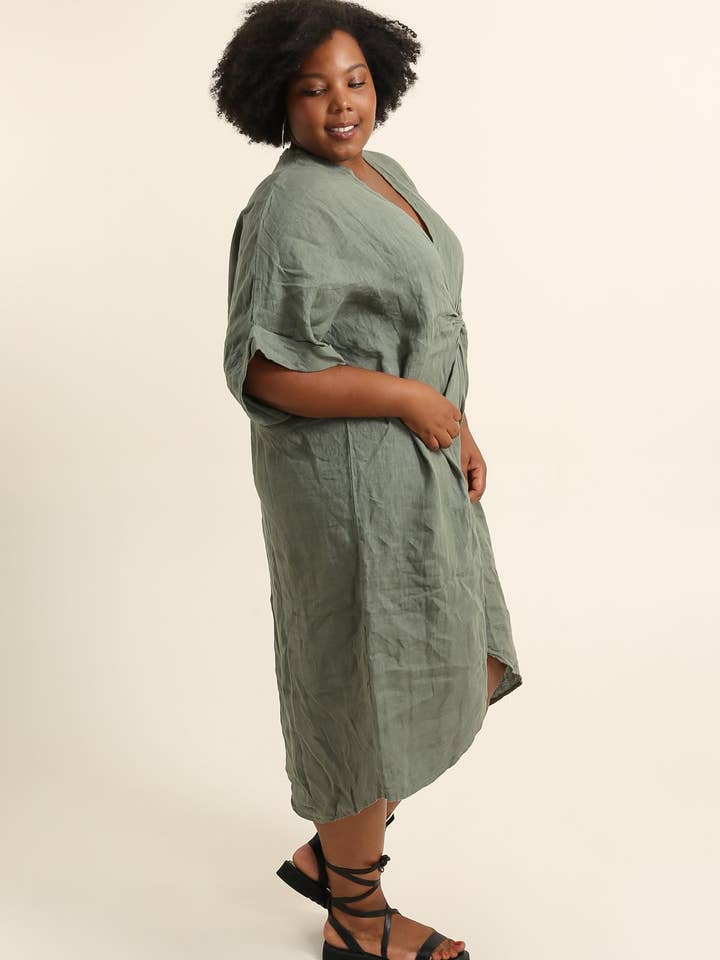 Lea & Luc - Grandes Tailles - Wholesale Dress - Women's - Plus size linen dress V neckline SKU 790926