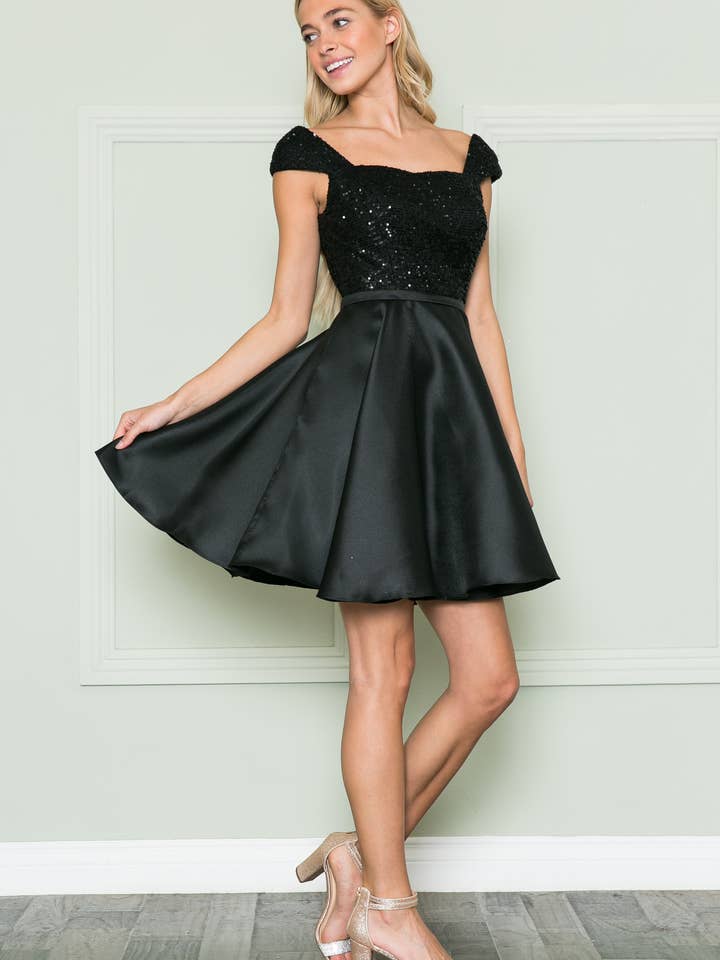 8732 Marchez en toute confiance avec ce haut à paillettes en mikado pour la vente par POLY USA