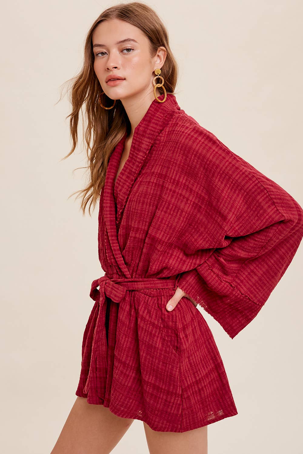 Listicle – Romper - Mulher por atacado – Macacão Texturizado com Cinto4