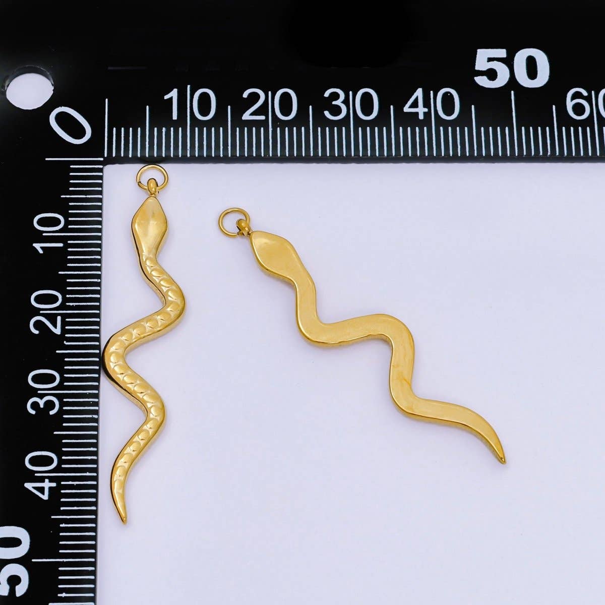 Aim Eternal - Vente Breloques/médailles personnalisées - Serpent Charme en Acier Inoxydable 45mm à Pois | P10451