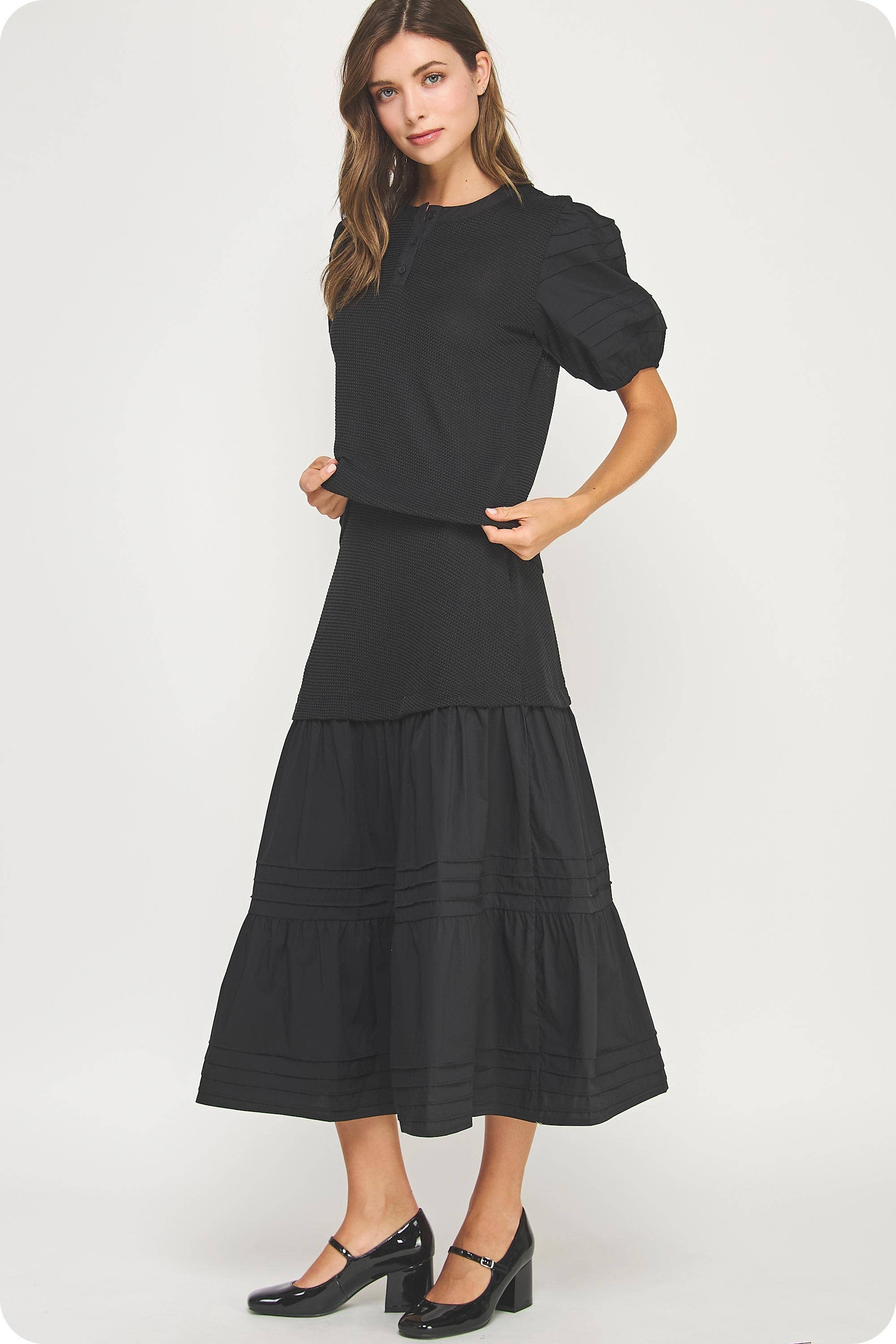 Strut & Bolt – wholesale Kjol - Dam – Pintuck-mixad midi-kjol i olika material12