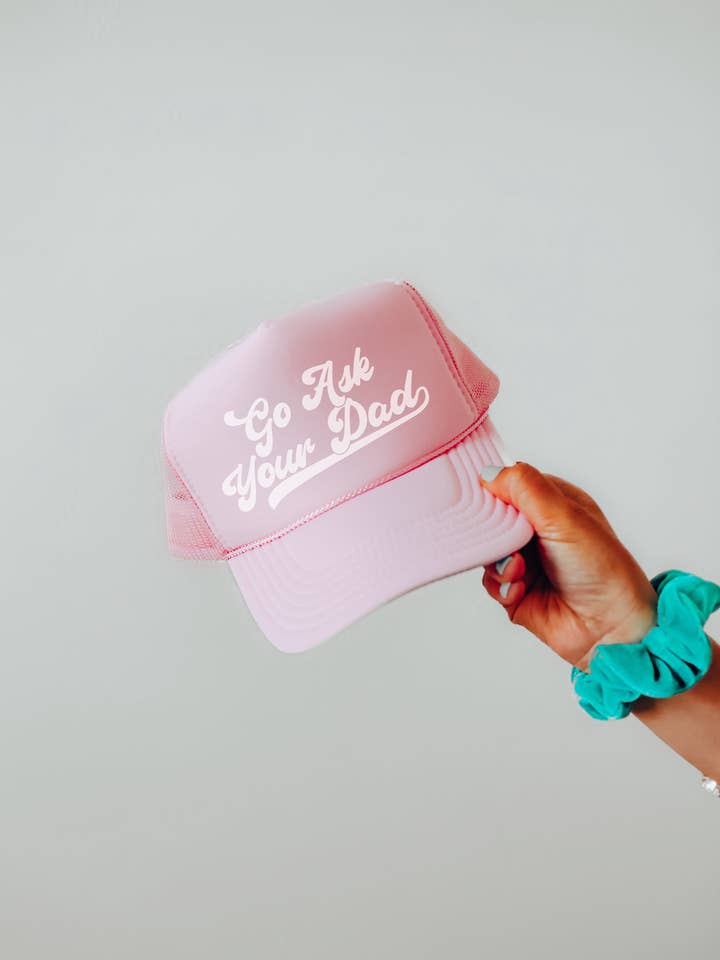 VAI A CHIEDERE A TUO PADRE CAPPELLO DA CAMIONISTA per la vendita all'ingrosso da parte di LOLA MAGNOLIA