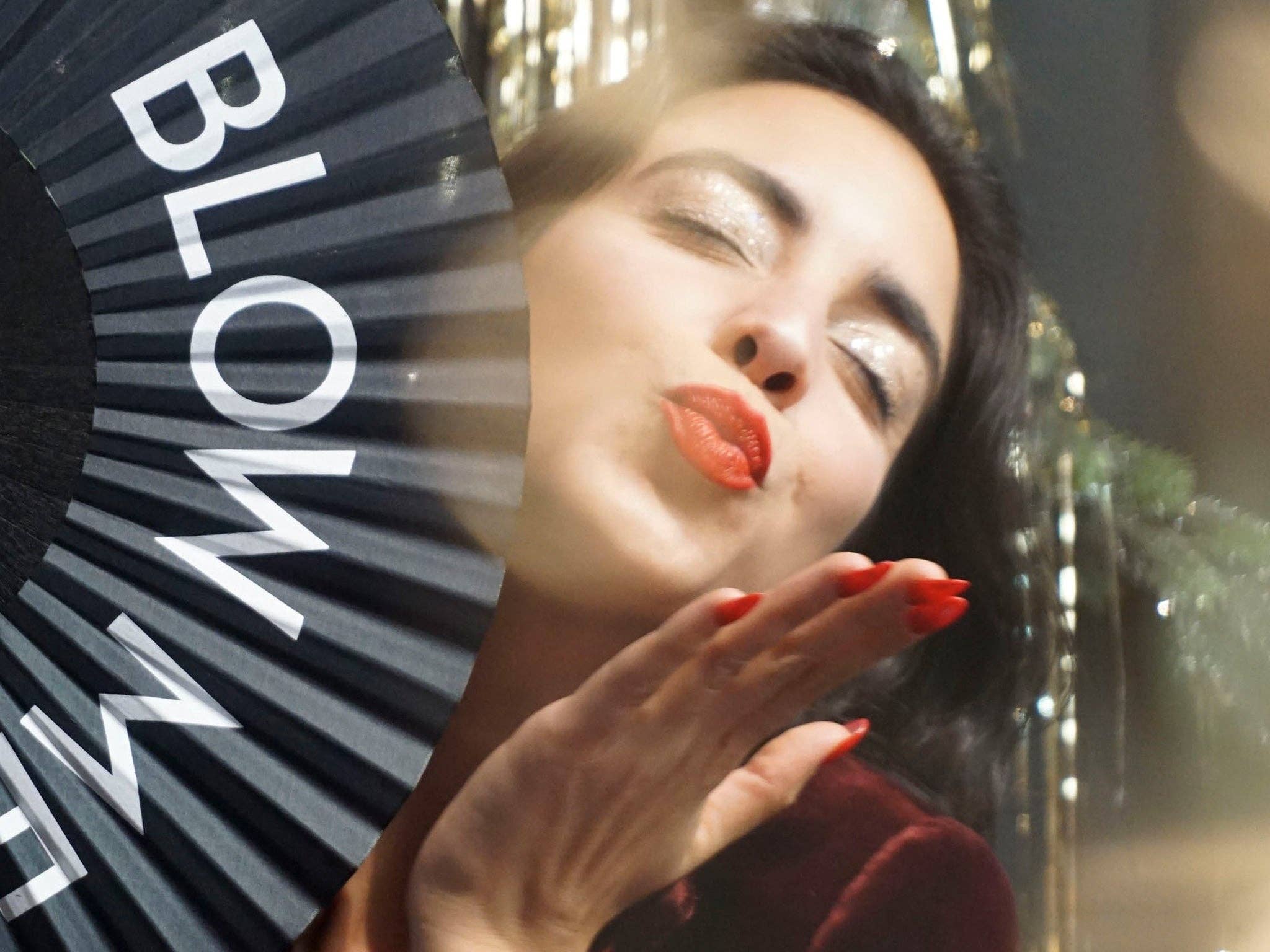 Khu Khu – wholesale Handheld folding fan – Blow Me Hand-fan5