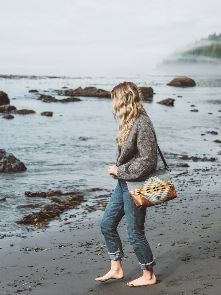 Sac bandoulière en laine de saule | Orion pour la vente par Grace Design