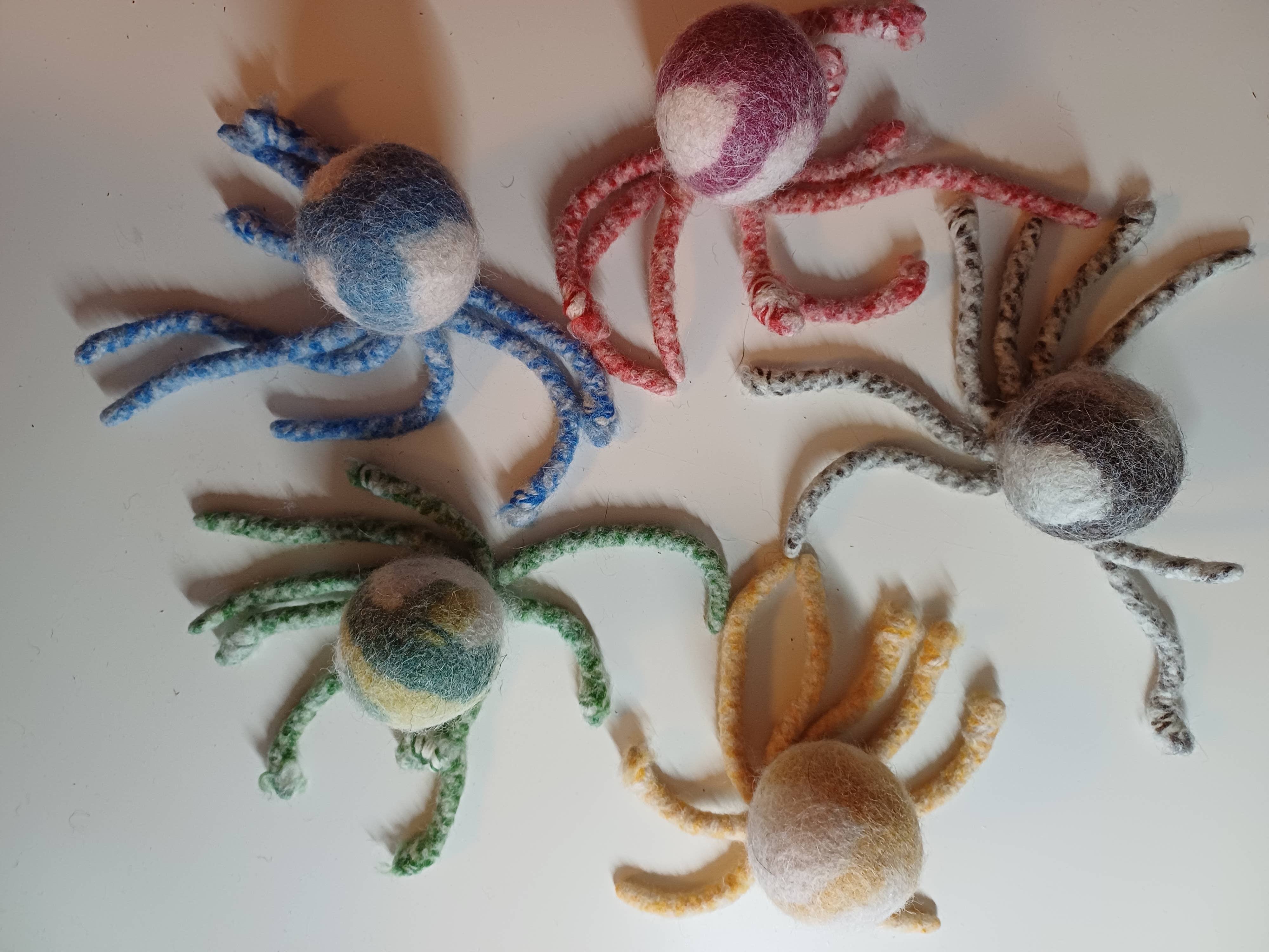 herzundhund - Wholesale Pet Toy - Dog - Octopus Made of Organic Wool Felt2