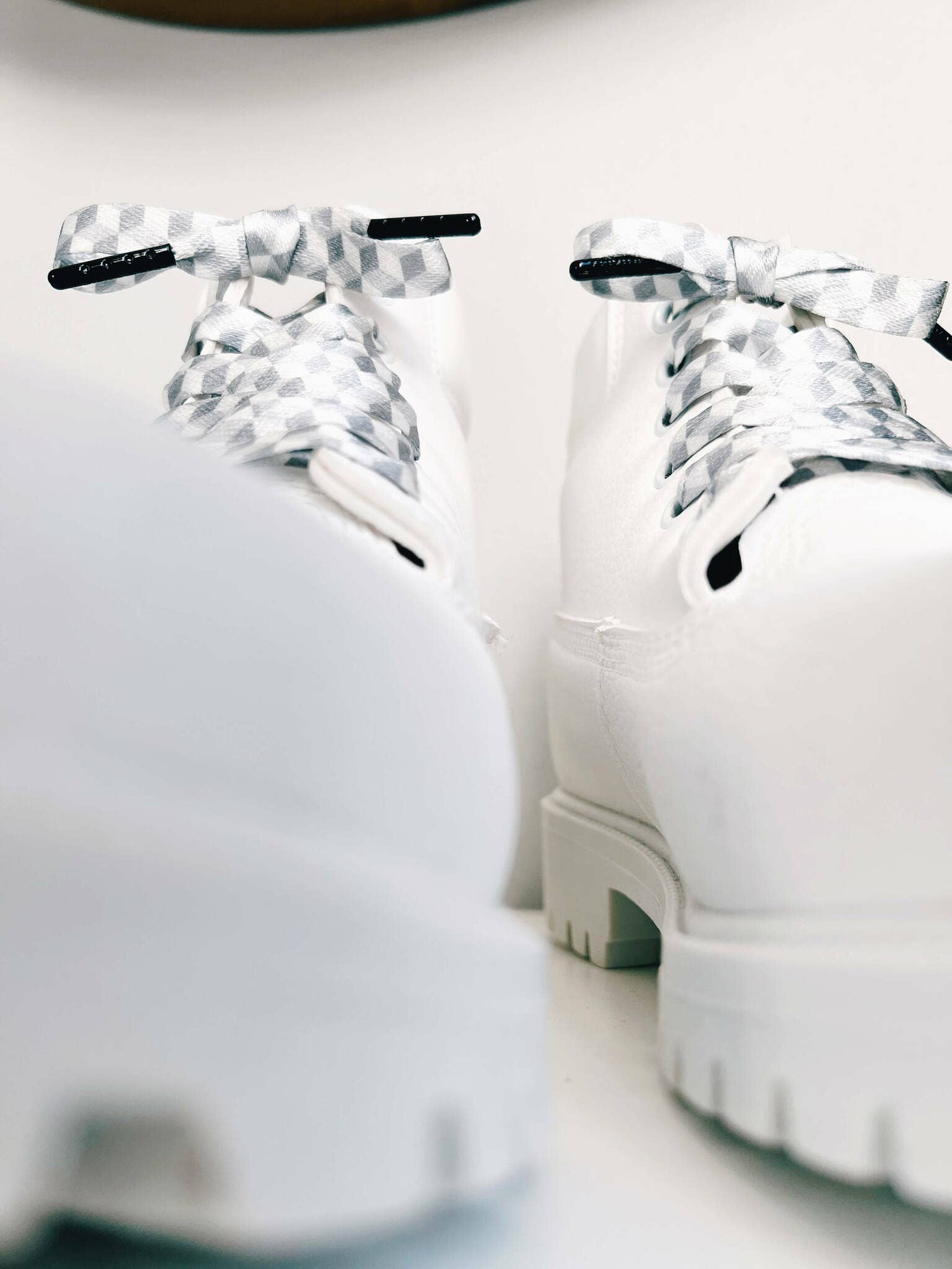 The Shoelace Brand - Wholesale Shoelaces - Unisex - 3D Shoelace – Optical Pattern Shoelaces in white and grey1