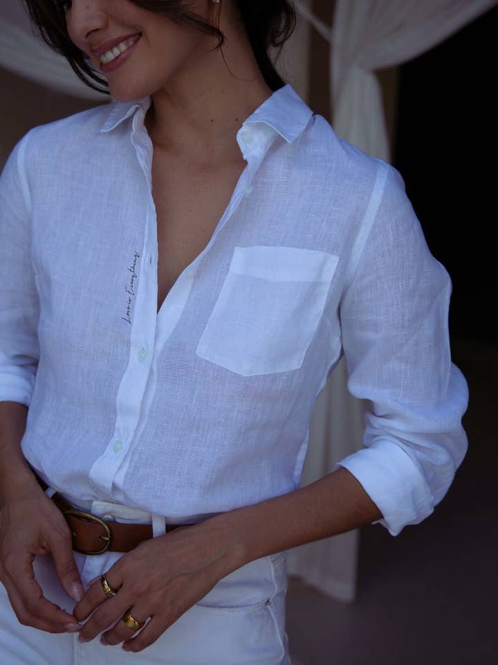 Chemise en lin Island « Love Is Everything » pour la vente par Om & Ah