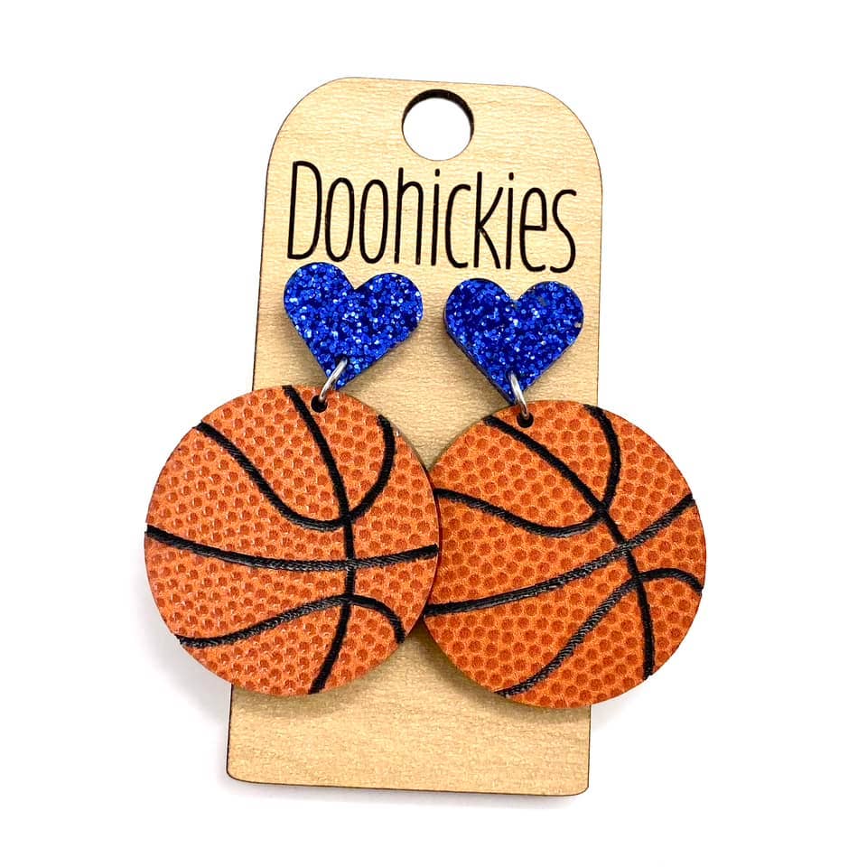 Doohickies - Vente Boucles d'oreilles pendantes - Pendentifs de basket-ball en forme de cœur personnalisés de 2 pouces - Boucles d'oreilles de sport4