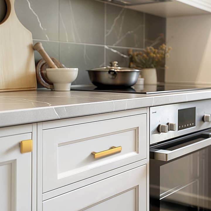 Island Universe Hardware Inc. - Venta al por mayor Pomos/tiradores - Tirador de Barra Plana con Borde Curvo Moderno9