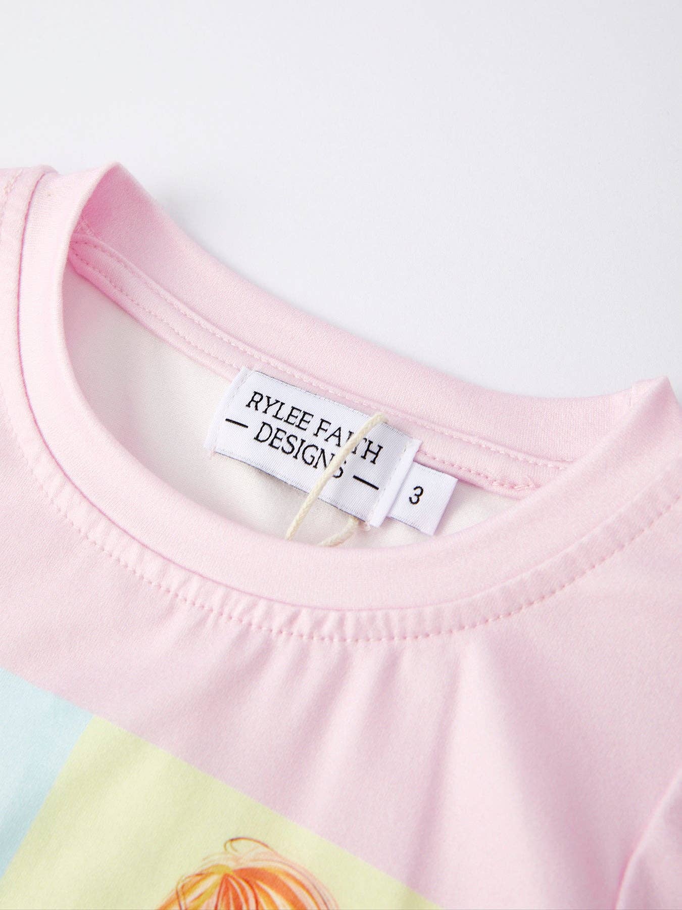 Rylee Faith Designs – Großhandel Top- & Hosen-Set – Kinder – Milchseidenfarbene Outfits für Mädchen mit TS-Print5