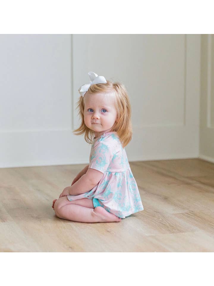 Sweet Bay Clothing – Engroshandel Top- og shortssæt – til børn – Lyserød/blå krabbe peplum sæt1