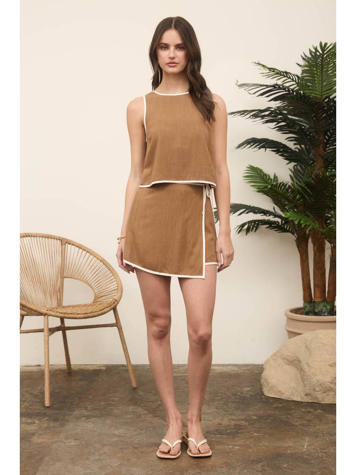 The Workshop Studio - Wholesale Blouse - Women's - CONTRAST TRIM SLEEVELESS LINEN CROP TOP
