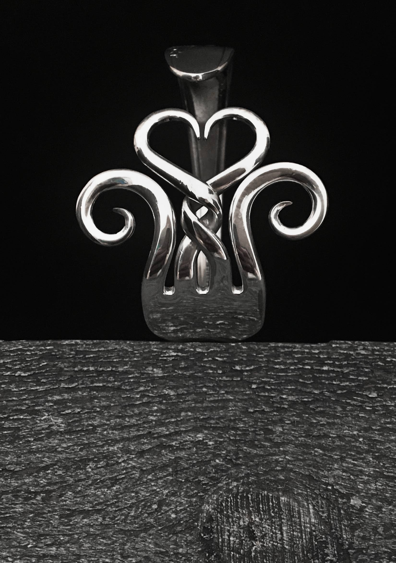 Marchello Art – wholesale Cuff bracelet – Twisted Heart Bracelet3