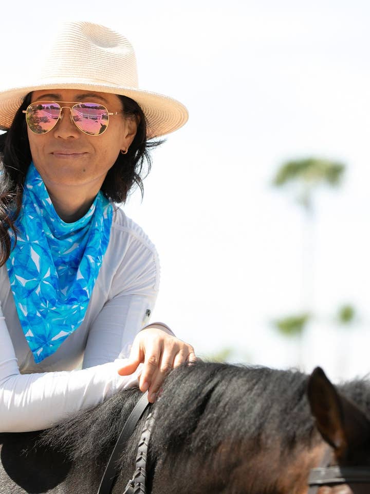 Bandana Magnética de Flores Azul+brancas por atacado de Elevated Equestrian
