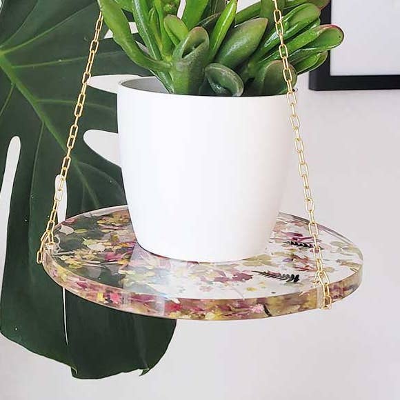 Bella Resin “Flowered One” Hanging Basket for wholesale by Bella ciao®