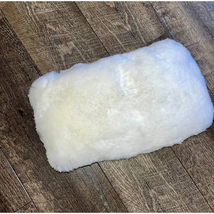 SuperLamb Footwear – wholesale Travel pillow – Sheepskin Headrest Neck Pillow5