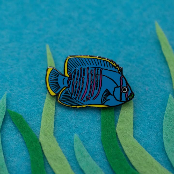 Neon Tropical Fish harde emaille pin voor wholesale door Begin Industries