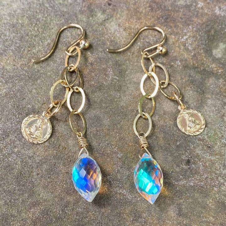 Boucles d'oreilles à breloques GF en quartz hydroélectrique 14 carats et en forme de Jésus pour la vente par Beshea Beshea