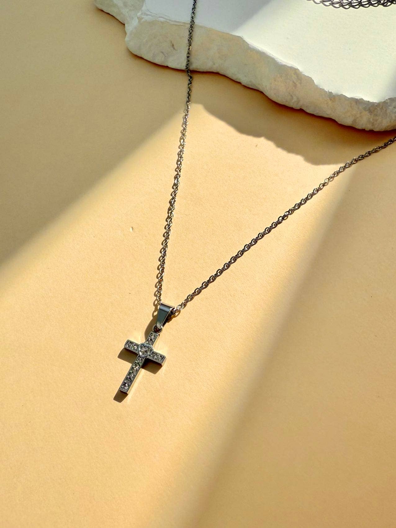 COSMOS - Vente Colliers à pendentif - Collier  acier inoxydable croix minimaliste  fin avec strass2